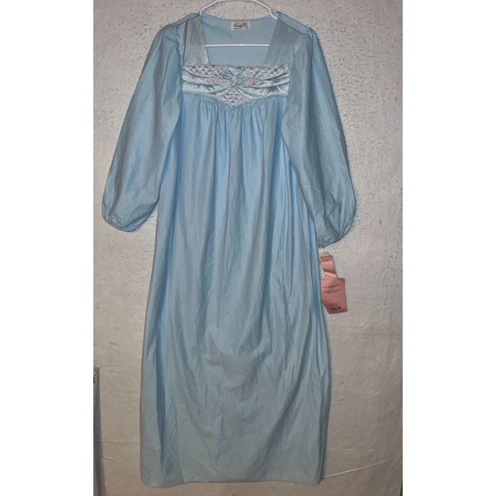 Vtg Vanity Fair Blue Nylon Embroidered flower Nightgown sz S Gown NWT USA made